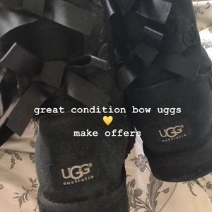 black bailey bow uggs size 7.5!!